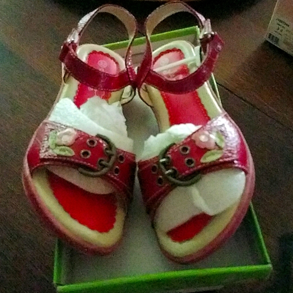 Girls sandals
